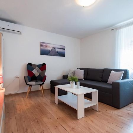 Apartment Luka Arbanasi Zara Esterno foto