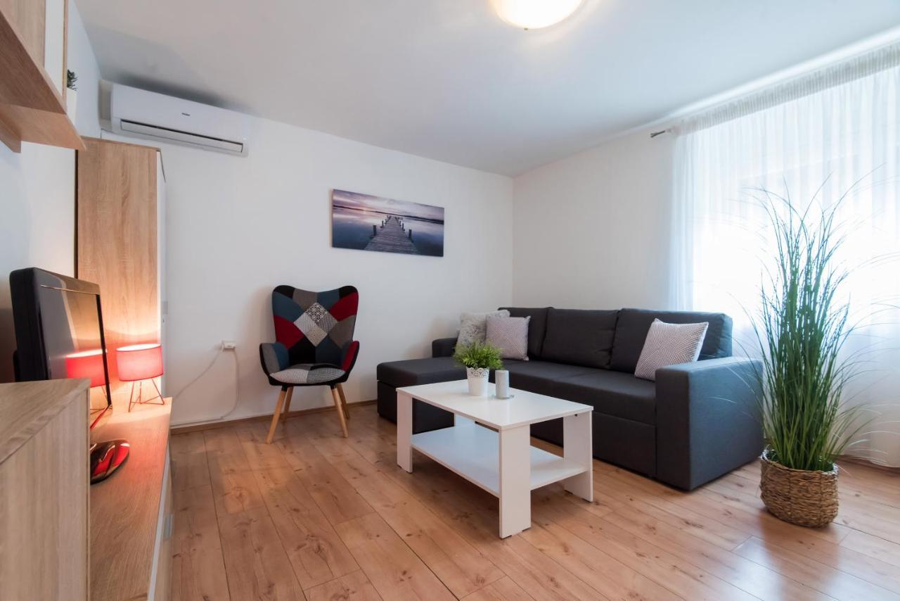 Apartment Luka Arbanasi Zara Esterno foto