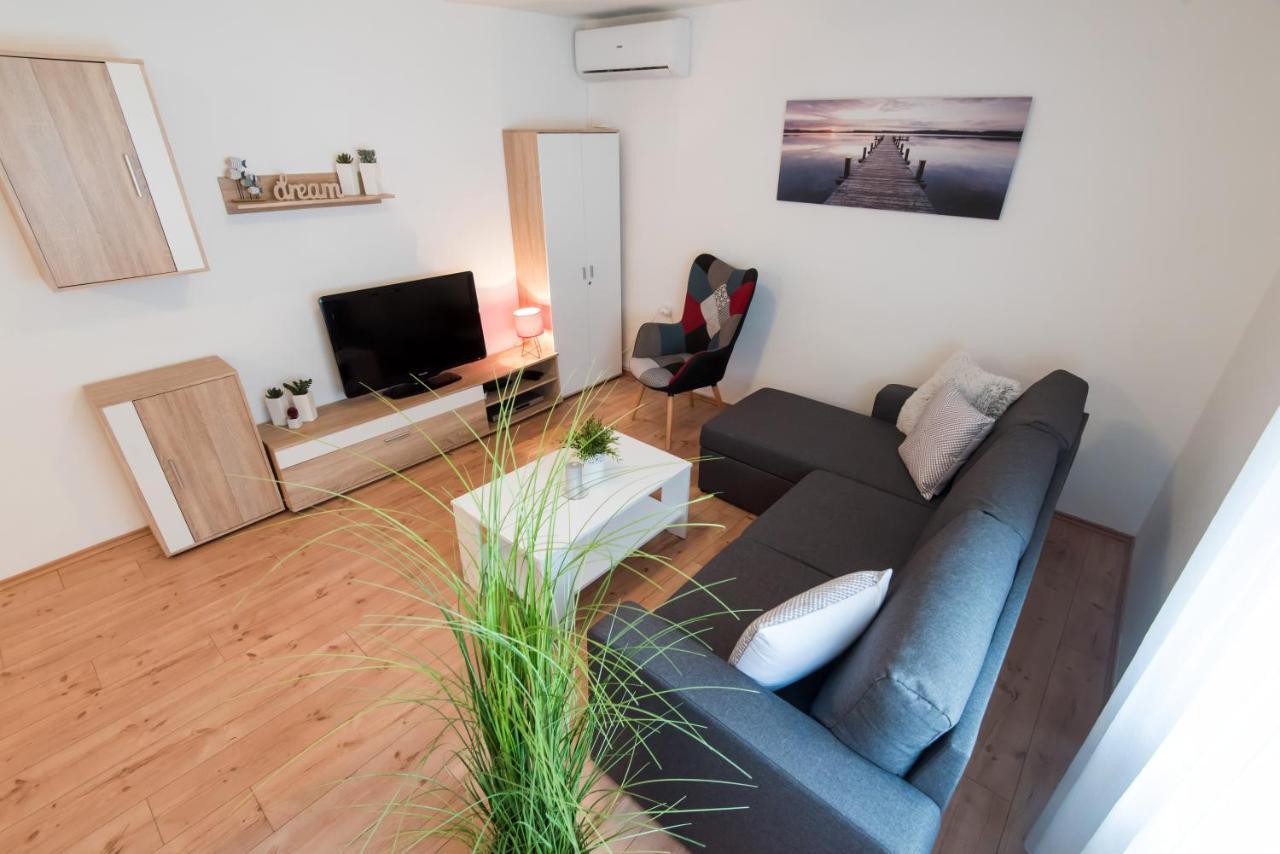 Apartment Luka Arbanasi Zara Esterno foto