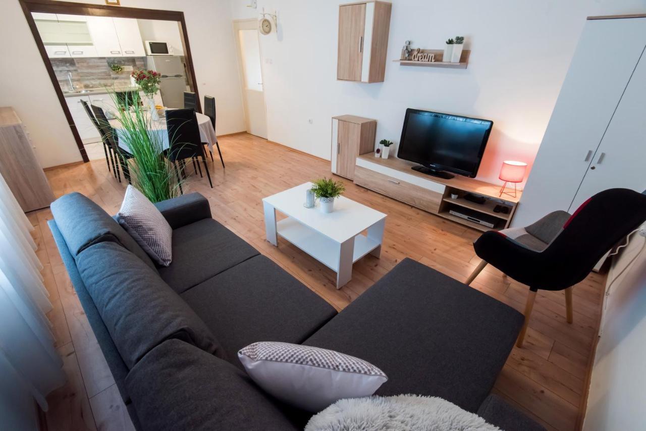 Apartment Luka Arbanasi Zara Esterno foto