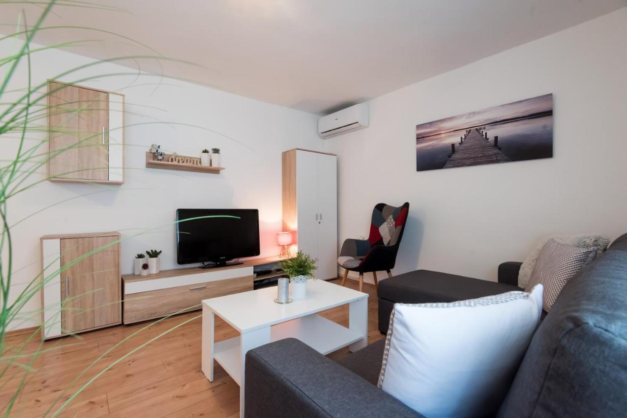 Apartment Luka Arbanasi Zara Esterno foto