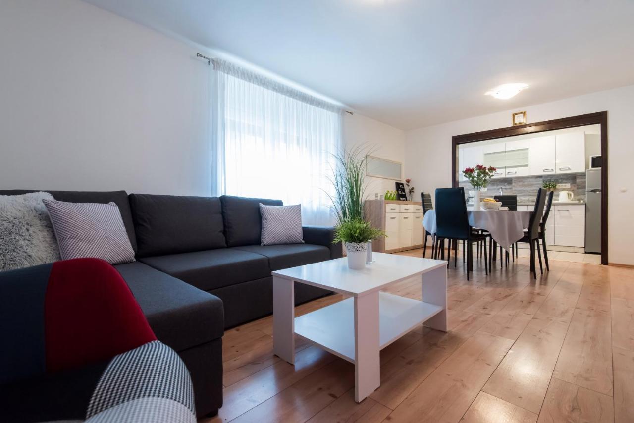 Apartment Luka Arbanasi Zara Esterno foto