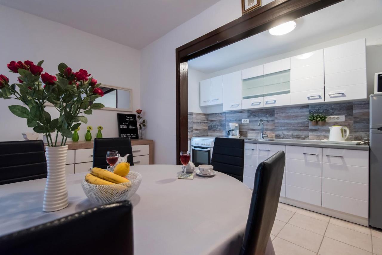 Apartment Luka Arbanasi Zara Esterno foto