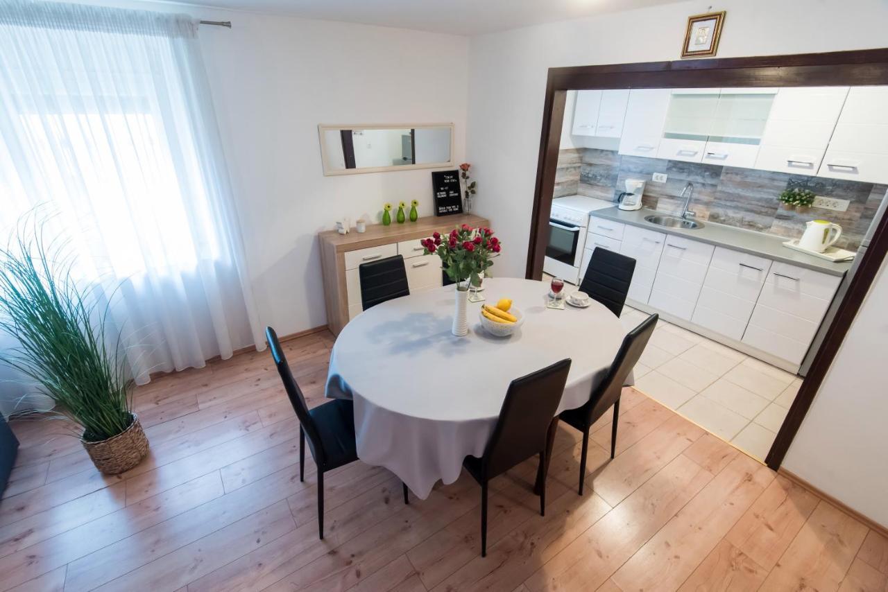 Apartment Luka Arbanasi Zara Esterno foto