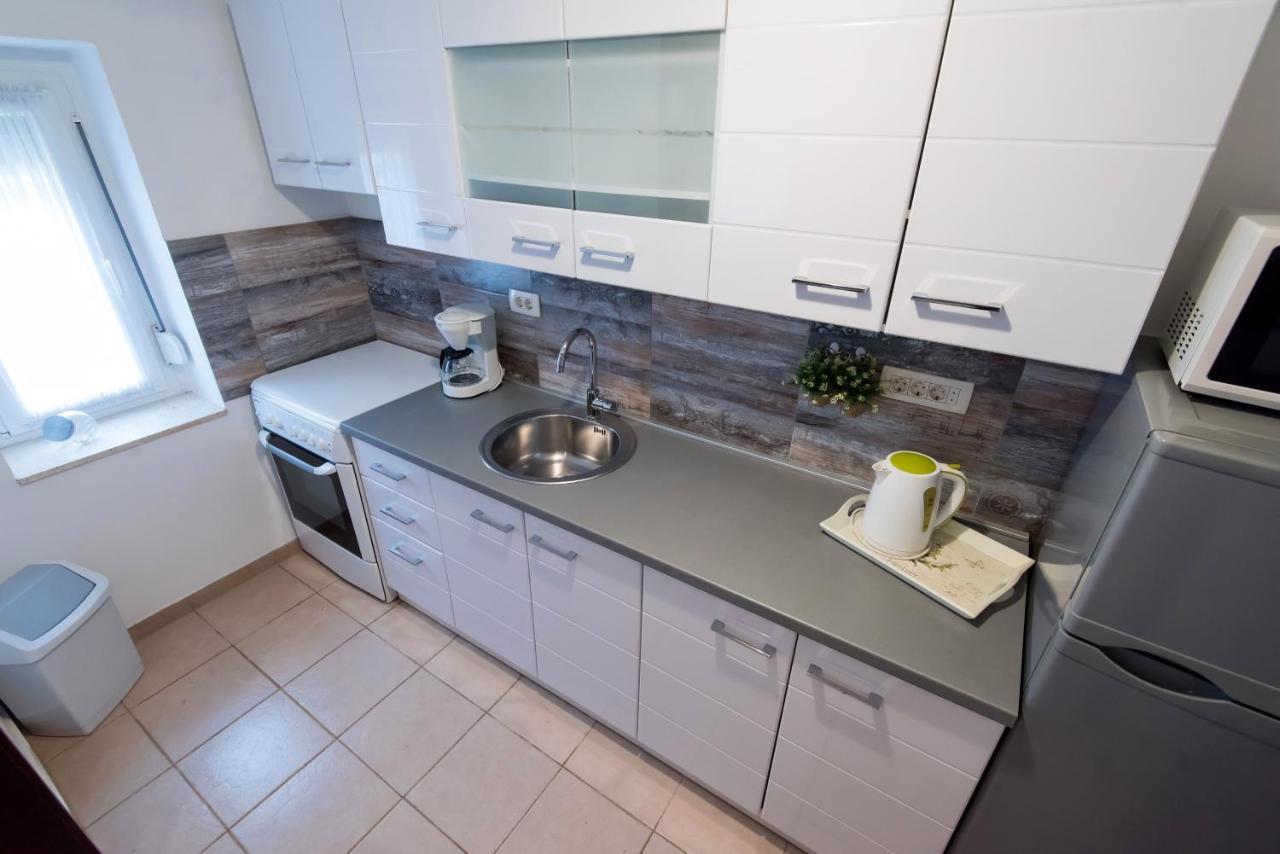 Apartment Luka Arbanasi Zara Esterno foto