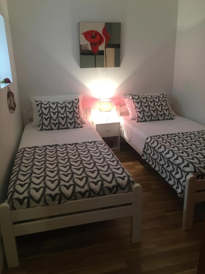 Apartment Luka Arbanasi Zara Esterno foto
