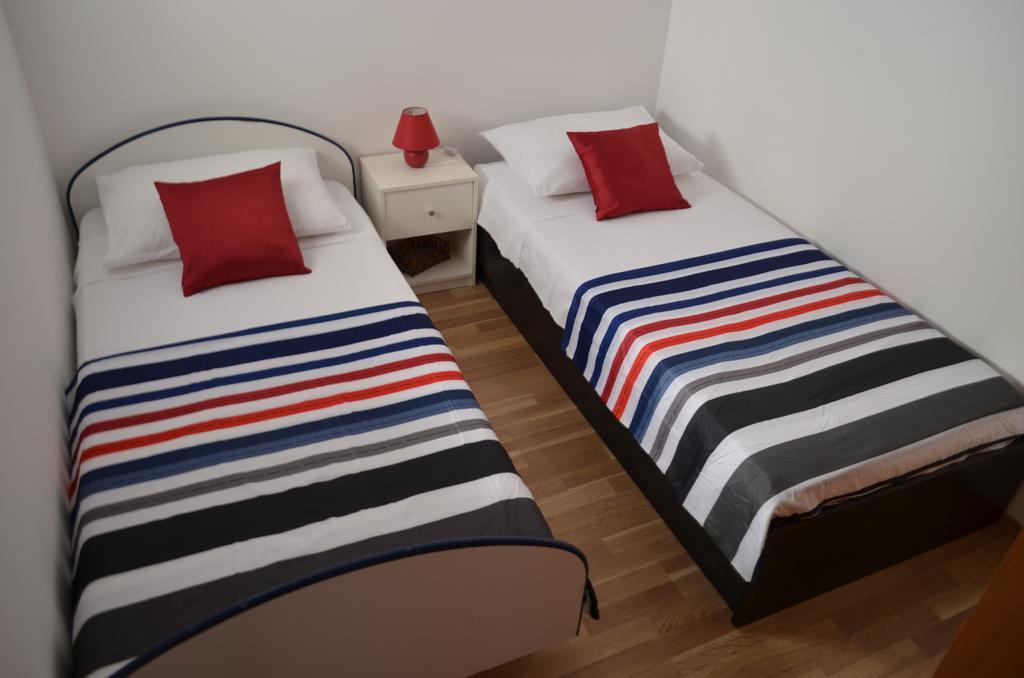 Apartment Luka Arbanasi Zara Esterno foto