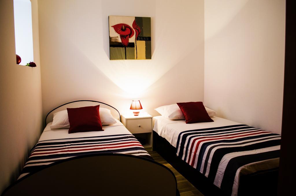 Apartment Luka Arbanasi Zara Esterno foto